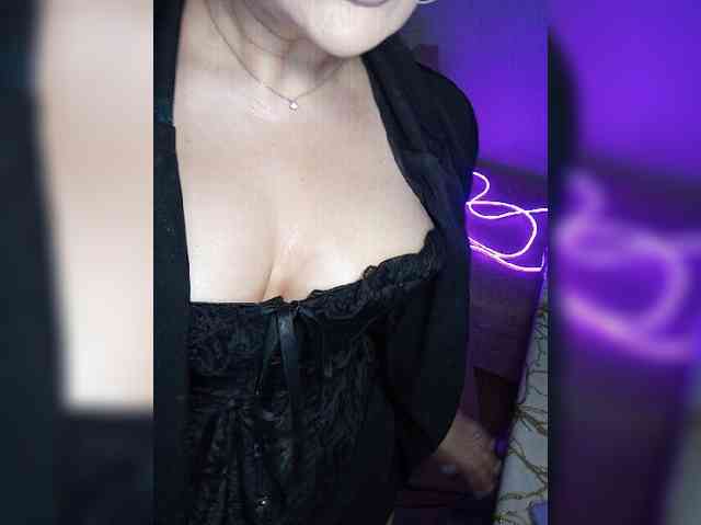 Brunetochkaaa webcam