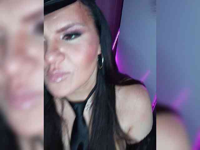 Brunetochkaaa webcam