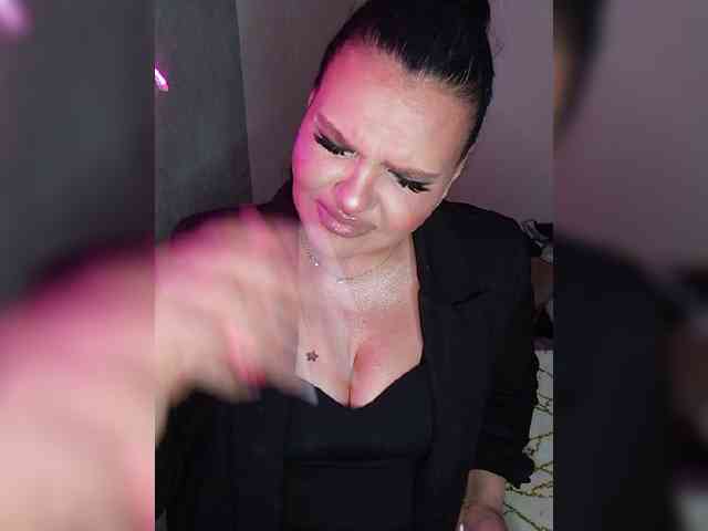 Brunetochkaaa webcam