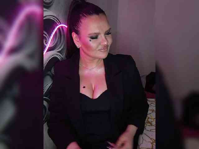 Brunetochkaaa webcam