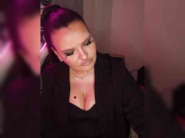 Brunetochkaaa webcam