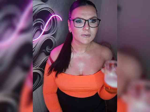 Brunetochkaaa webcam