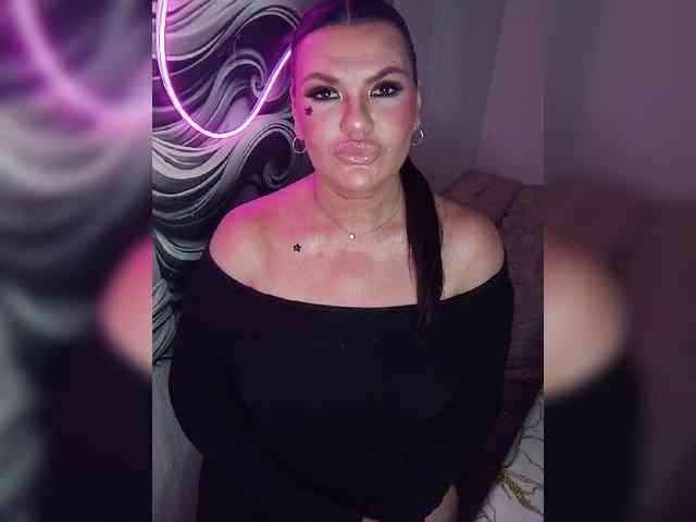 Brunetochkaaa webcam