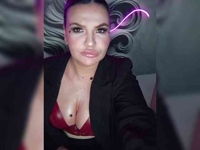 Brunetochkaaa webcam