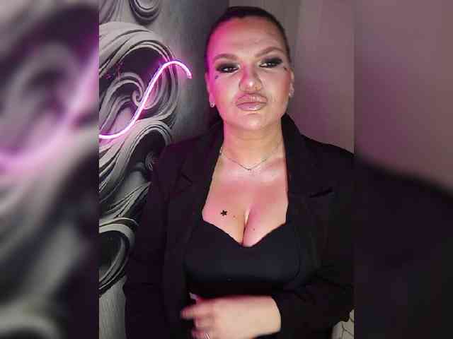 Brunetochkaaa webcam