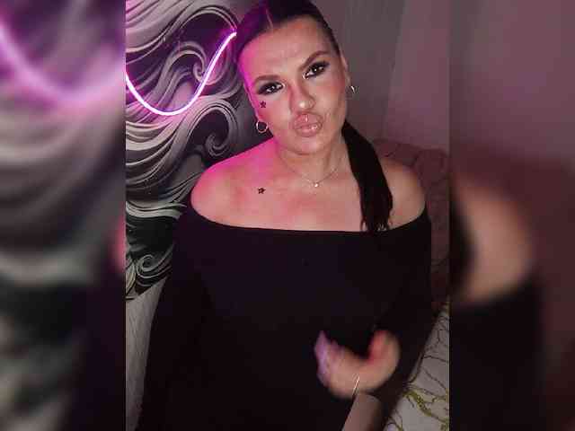 Brunetochkaaa webcam