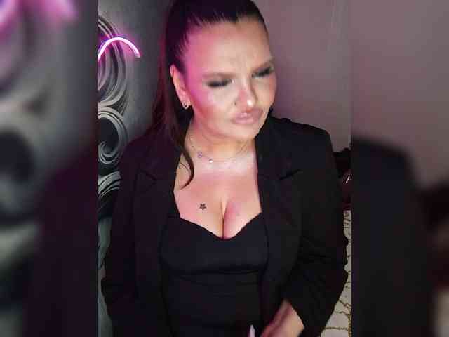 Brunetochkaaa webcam