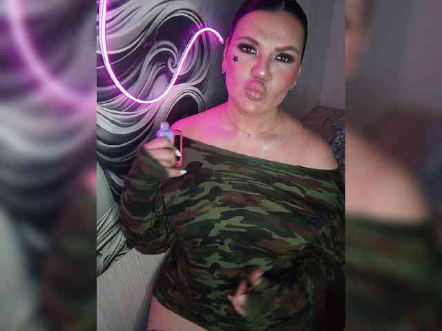 Brunetochkaaa webcam