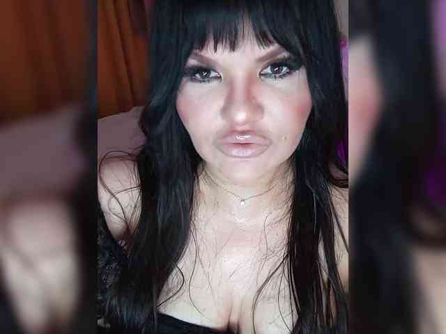 Brunetochkaaa webcam