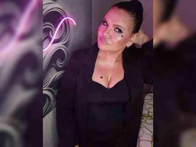 Brunetochkaaa webcam