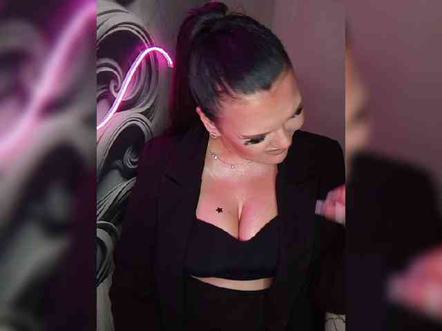 Brunetochkaaa webcam