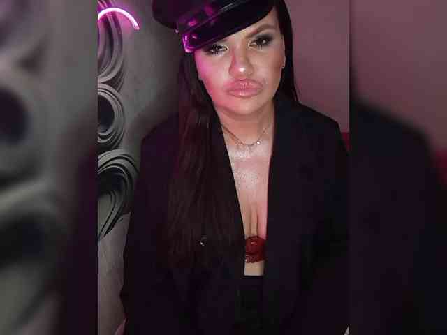 Brunetochkaaa webcam