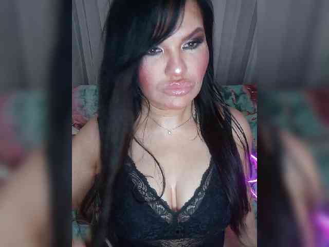 Brunetochkaaa webcam