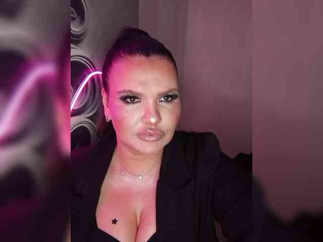 Brunetochkaaa webcam