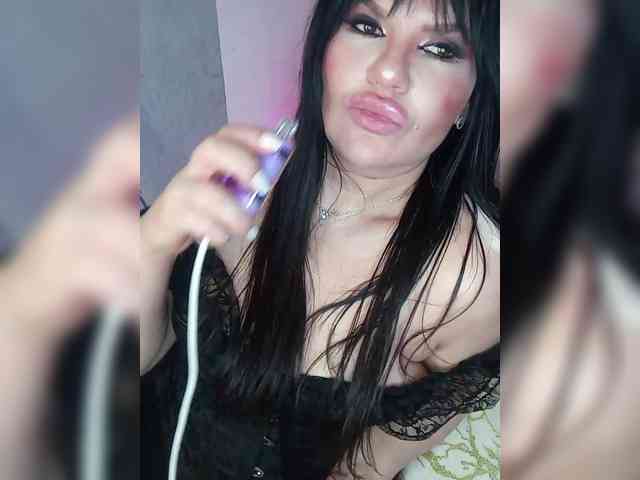 Brunetochkaaa webcam