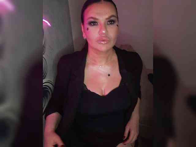 هذا النموذج مباشر الآن. Brunetochkaaa