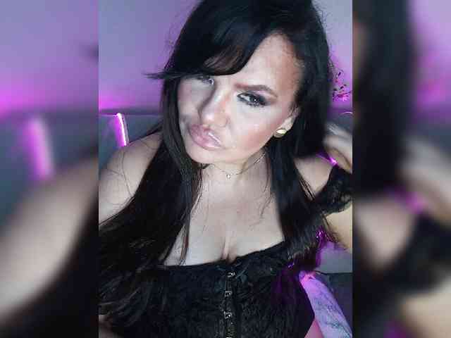 Brunetochkaaa webcam
