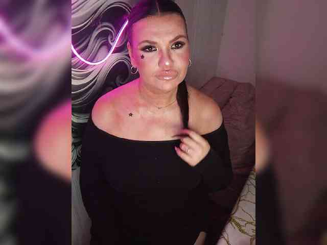 Brunetochkaaa webcam