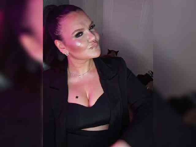 Brunetochkaaa webcam