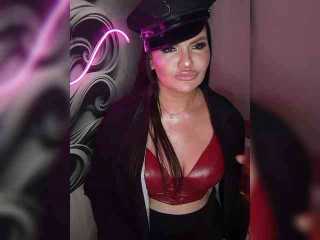 Brunetochkaaa webcam