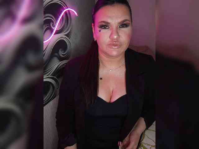 Brunetochkaaa webcam