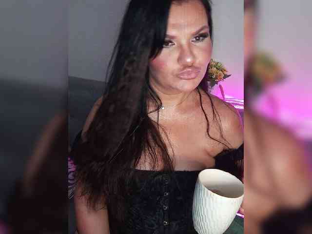 Brunetochkaaa webcam