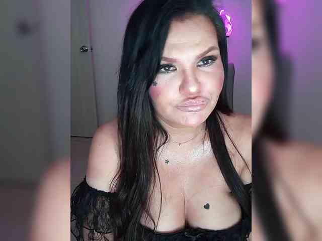 Brunetochkaaa webcam