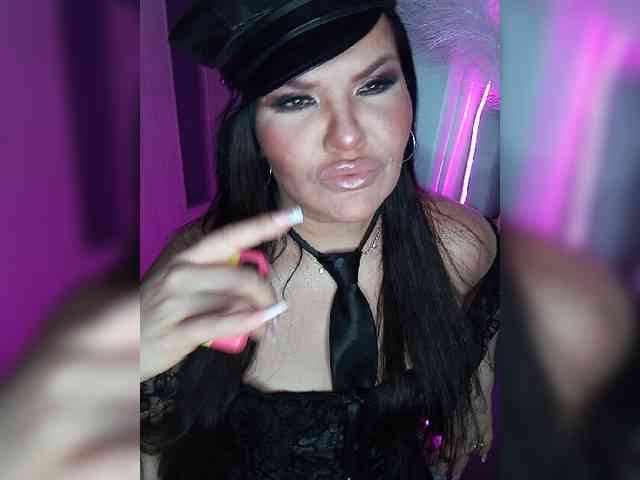 Brunetochkaaa webcam
