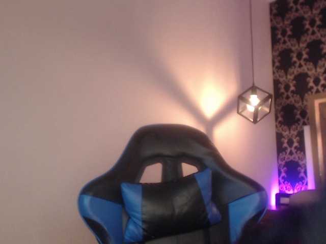 ChantalPetit live cam