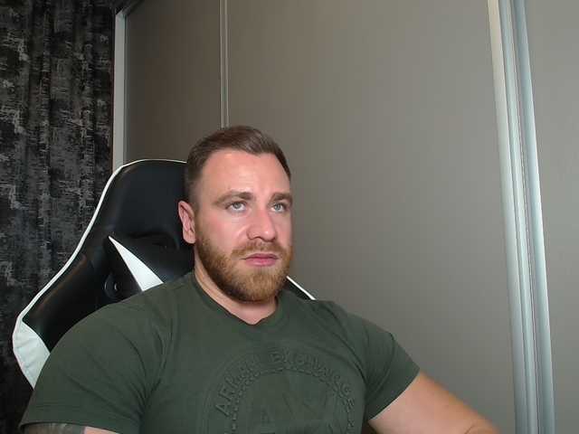 Thori921 — live male cam