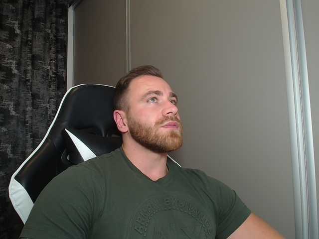 Thori921 — live male cam