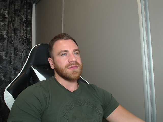 Thori921 — live male cam