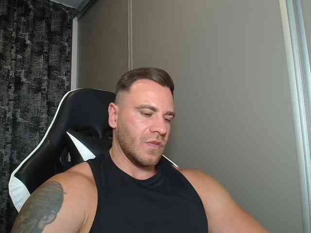 Thori921's cam show statistics and live stream