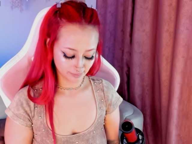 Mia-Bloom live cam on BongaCams