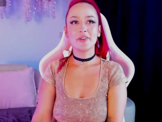 Mia-Bloom live cam on BongaCams