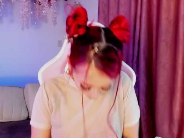 Mia-Bloom live cam preview