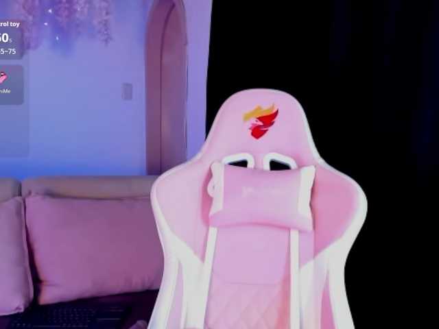 Mia-Bloom live cam on BongaCams