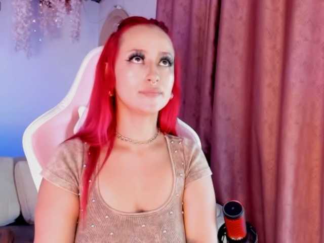 Mia-Bloom live cam on BongaCams