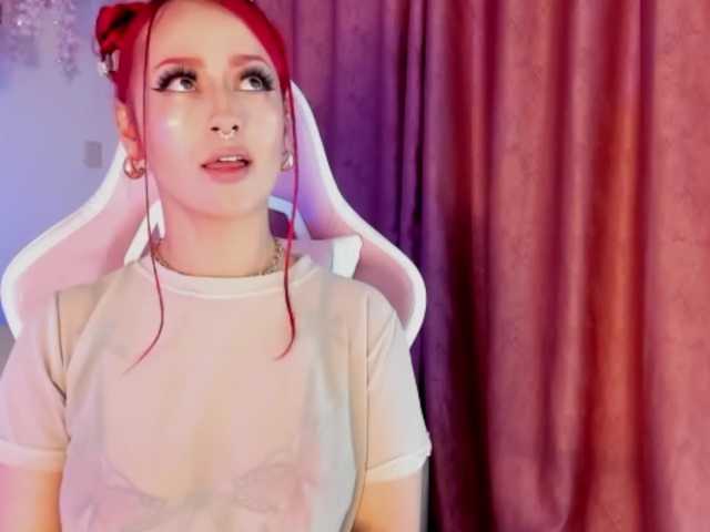 Mia-Bloom live cam preview