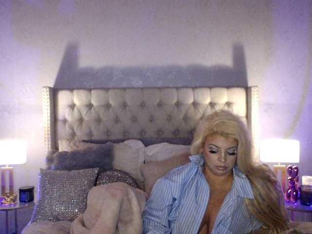 xtinastar live cam on BongaCams