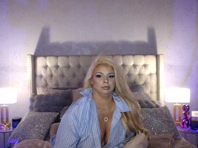 xtinastar live cam on BongaCams