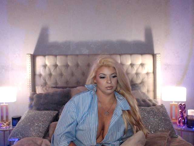 xtinastar live cam on BongaCams