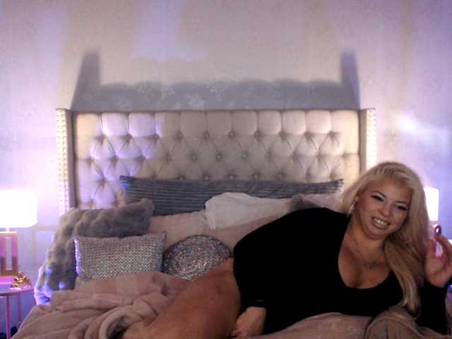 xtinastar's BongaCams show and profile