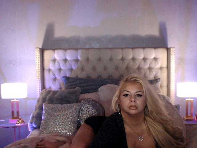 xtinastar's BongaCams show and profile