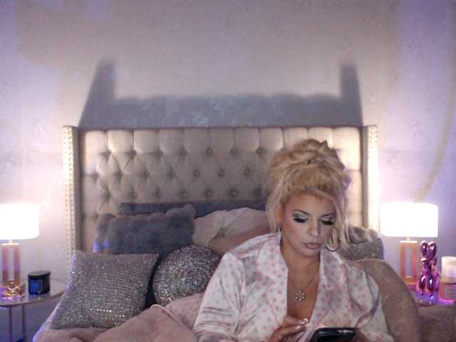 xtinastar live cam on BongaCams