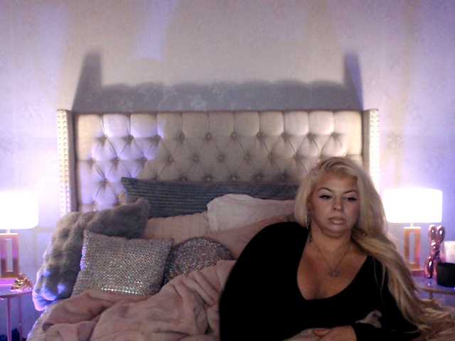 xtinastar's BongaCams show and profile