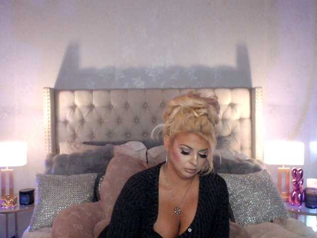 xtinastar live cam on BongaCams