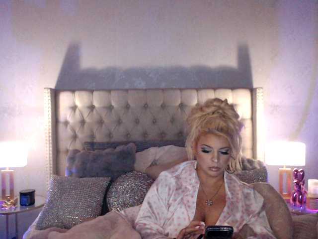 xtinastar live cam on BongaCams