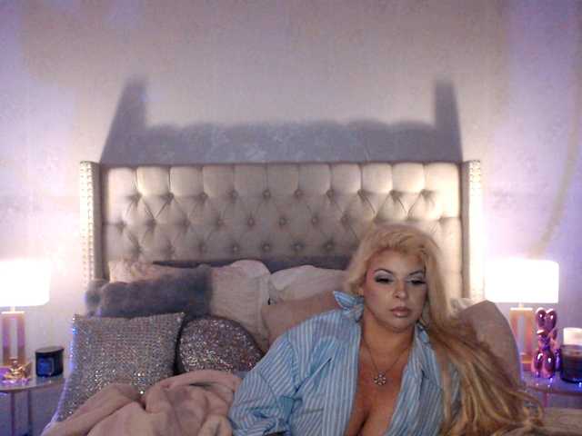 xtinastar live cam on BongaCams