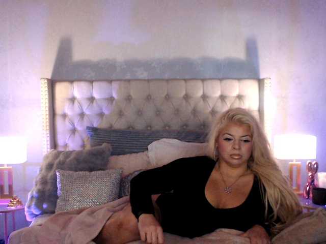xtinastar's BongaCams show and profile